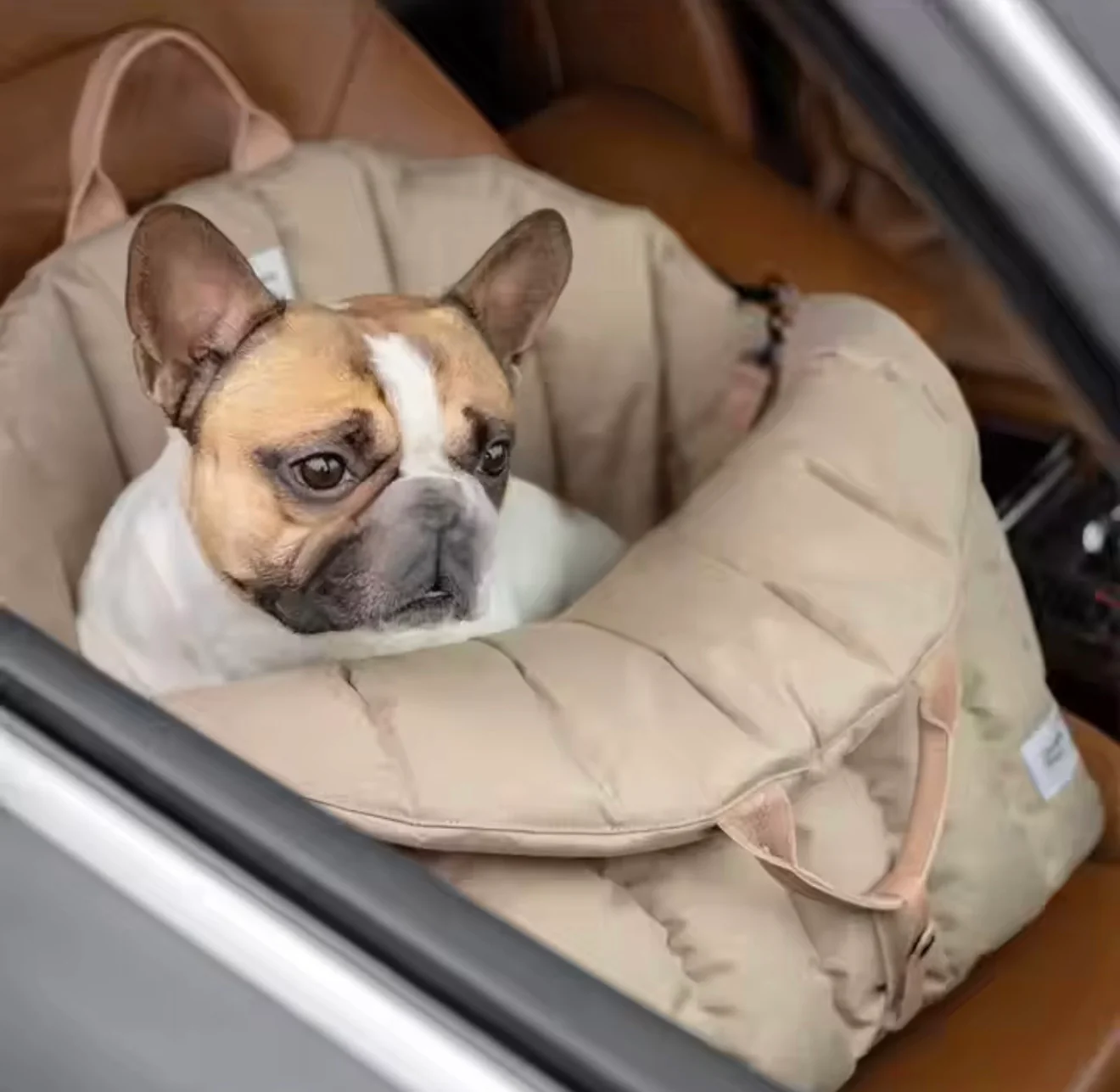 Padded dog car seat that converts into a travel bed and portable carrier for safe, stylish journeys - Image 7