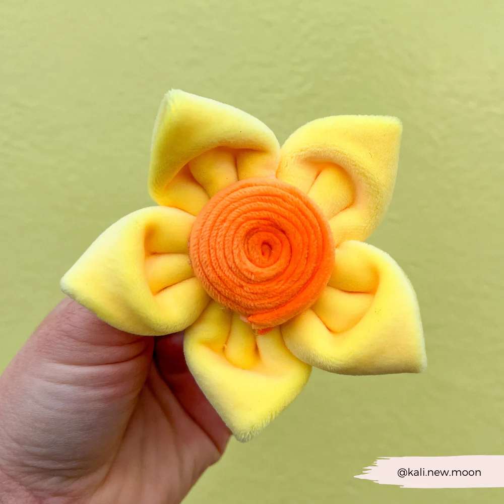 Spring Daffodil Collar Flower - Image 5