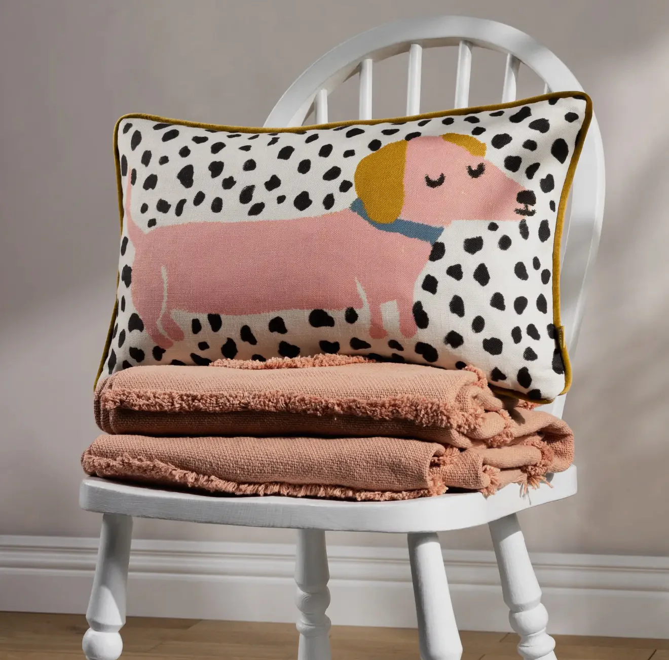 Woofers Sausage Dog Cushion Pink - Image 3
